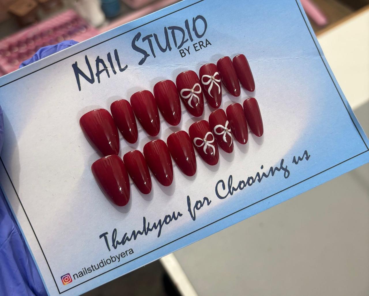 Reusable pink floral press-on nails